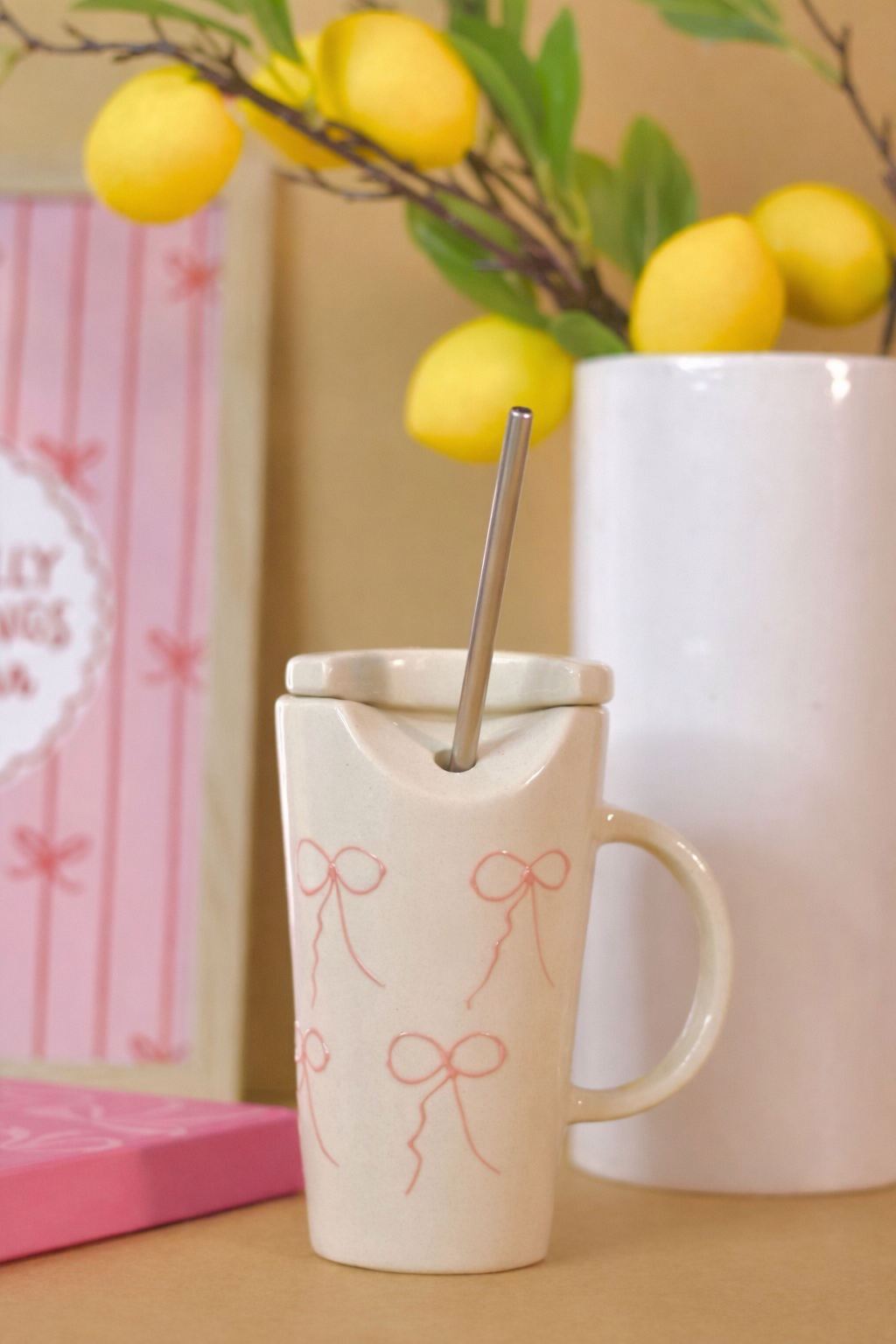 bow design sipper
